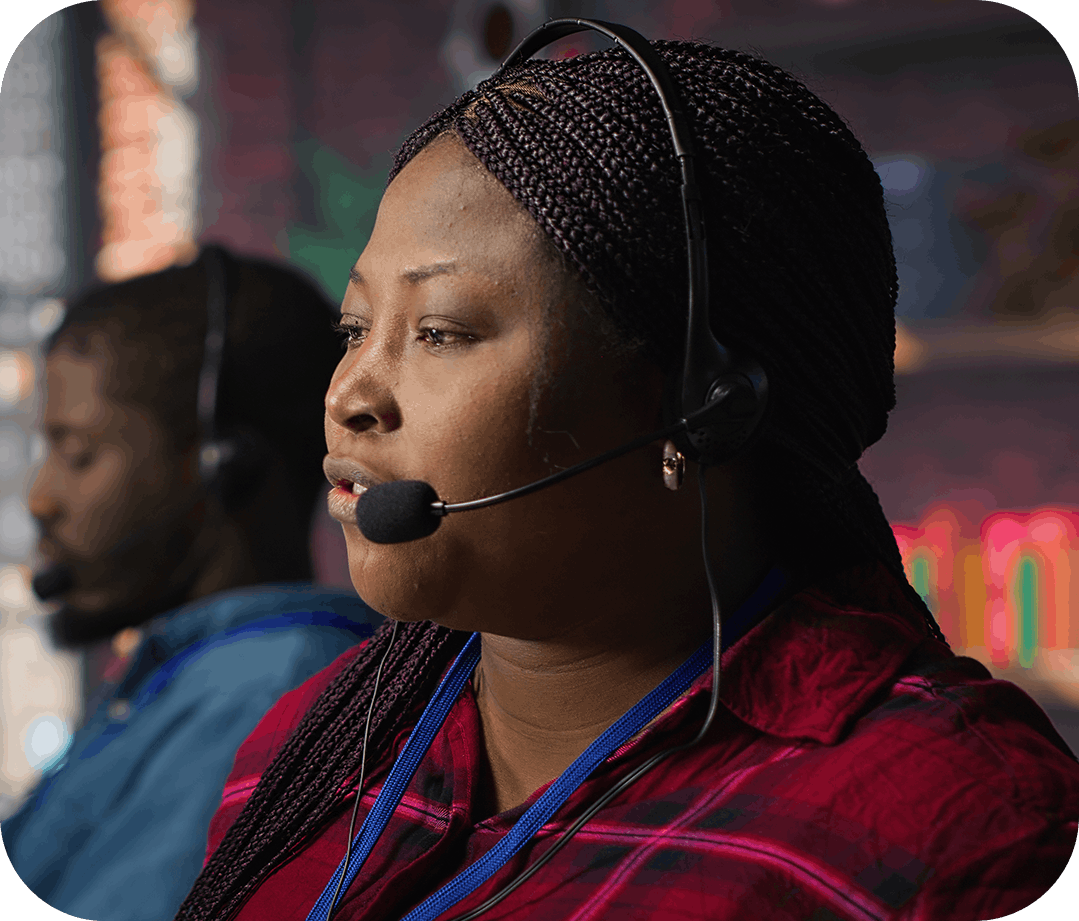 Agente du support technique GAAS avec un casque téléphonique